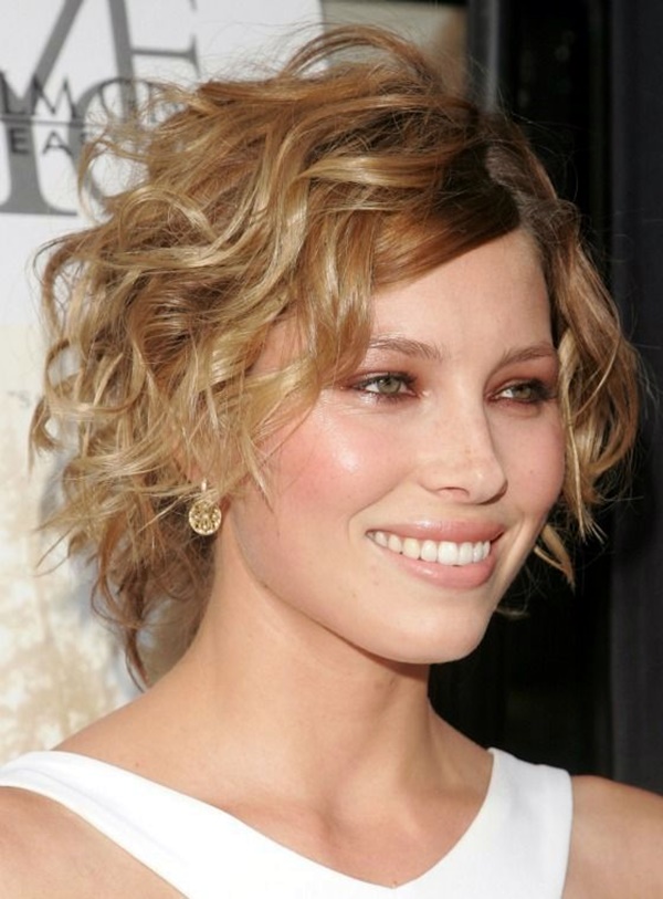 curly-hair-hairstyles-for-women-21