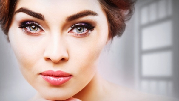 A-Guide-to-Choosing-Eyebrow-Razors-for-Women