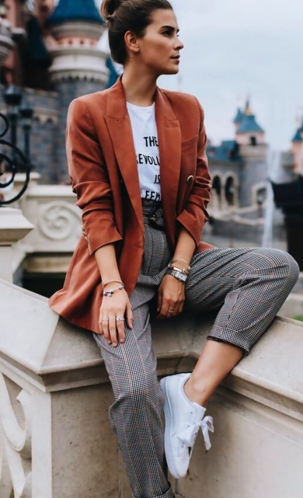Informal-Work-Outfits-With-Sneakers-first