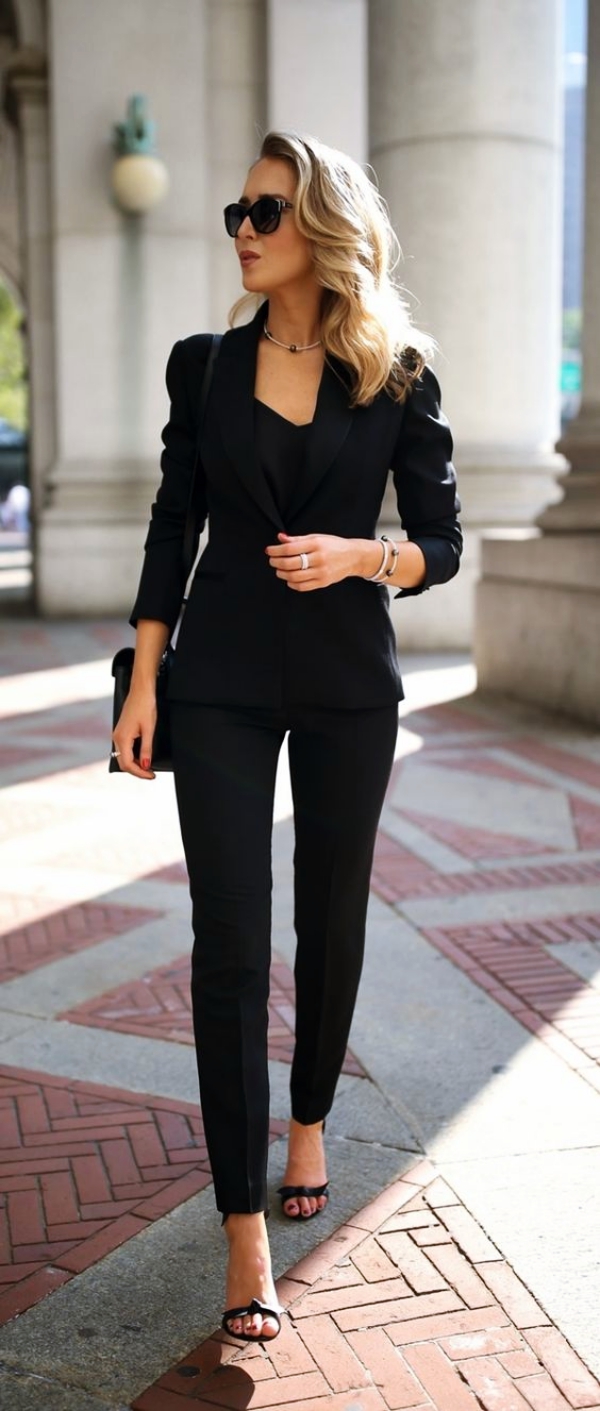 Stylish-Blazer-Outfits-for-Business-Women