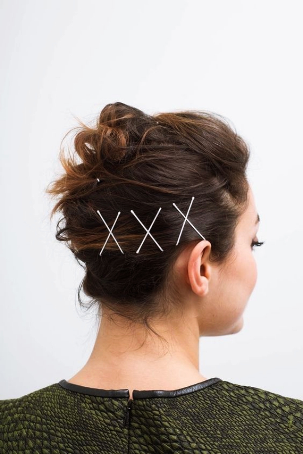 Bobby-Pin-Hairstyles-that-can-be-done-in-3-Minutes