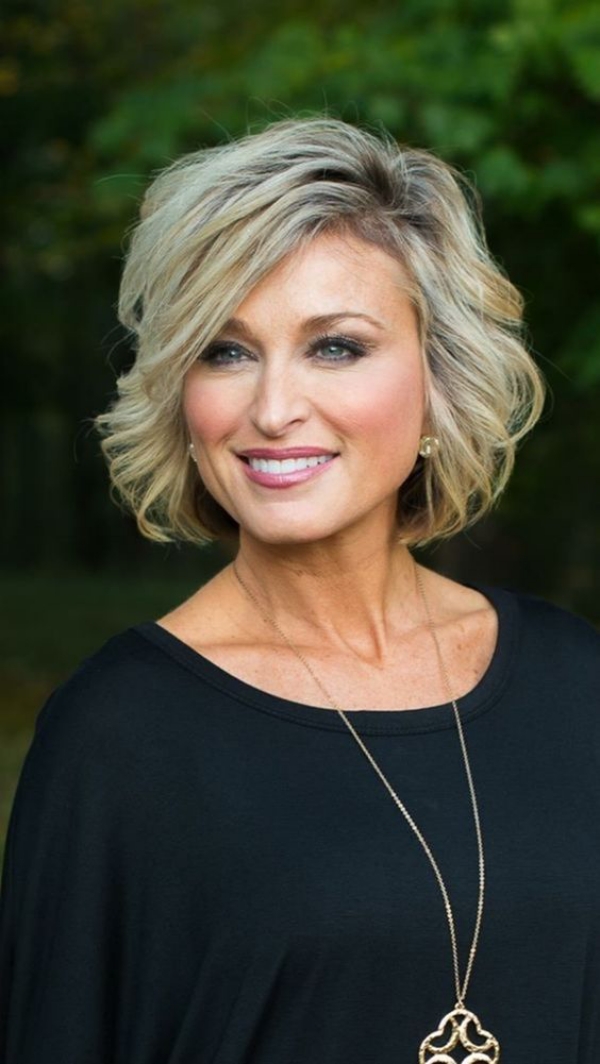  Medium Length Hairstyles 2021 Over 50 for Rounded Face